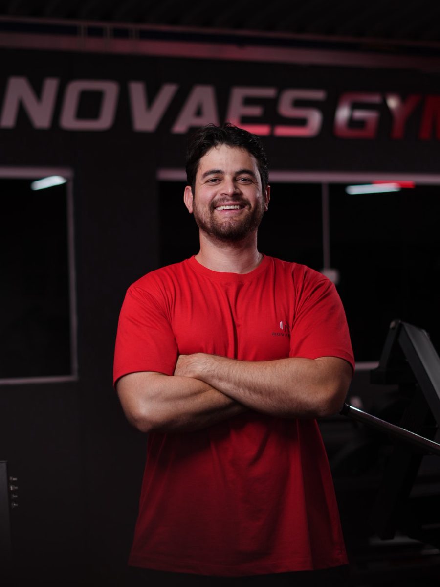 Lucas Novaes, dono da Novaes Gym, dentro da academia